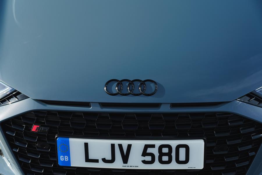 Логотип Audi R8 V10 Performance 2019 года  (UK) (фото 89 из 136)